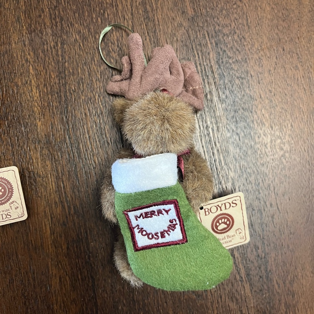 Boyds moose ornament with Green Stocking